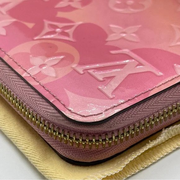 Louis Vuitton Valentine Vernis Monogram Limited Edition Long Round Zippy Wallet - Picture 5 of 16